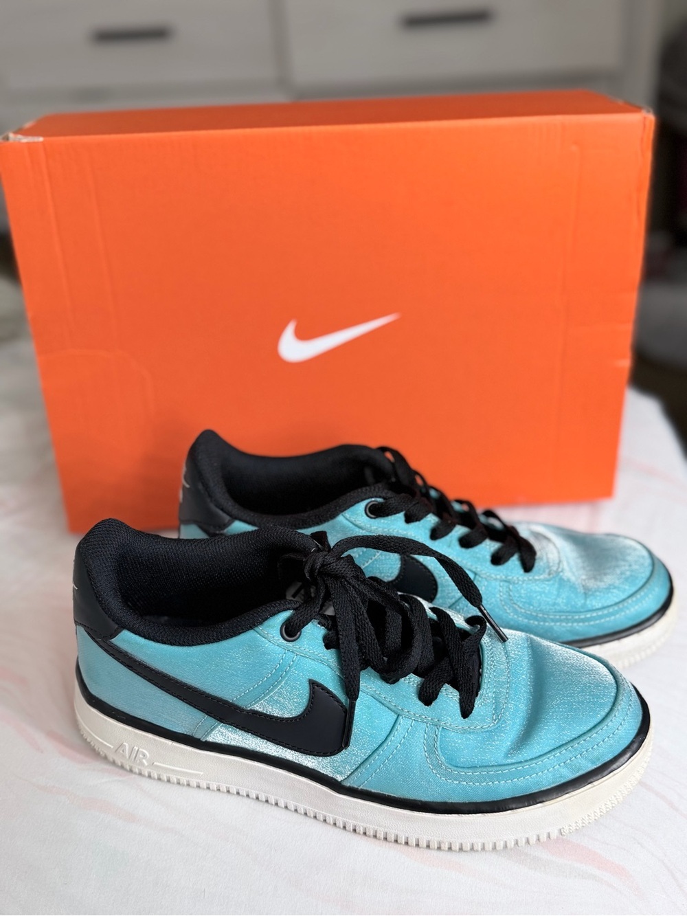 Nike Kid Teal and Black Low-Top Sneakers